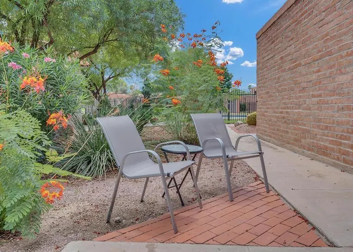 Trendy Cozy Townhome With Pool Tucson