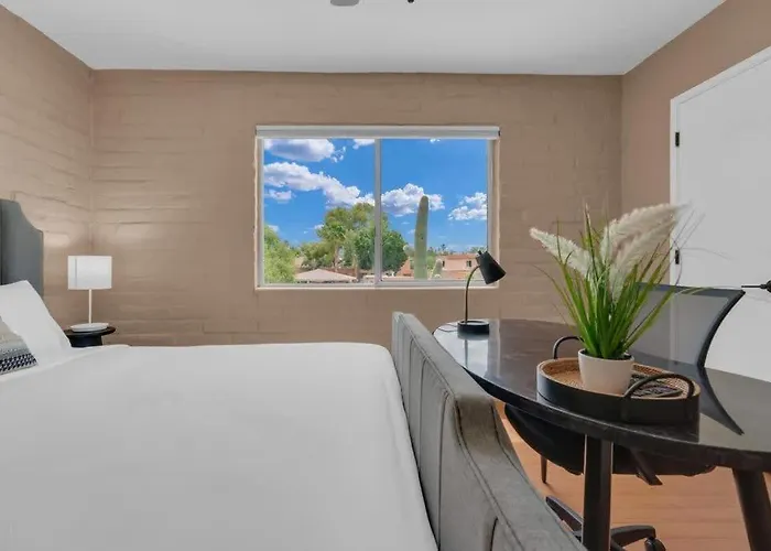 Trendy Cozy Townhome With Pool Сasa de vacaciones *