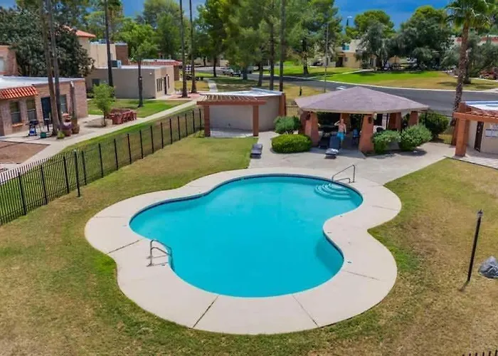 Trendy Cozy Townhome With Pool Tucson